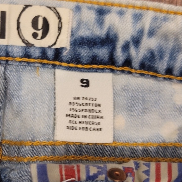 Denim/Cotton Zanadi Shorts. Size 9 - Picture 6 of 8